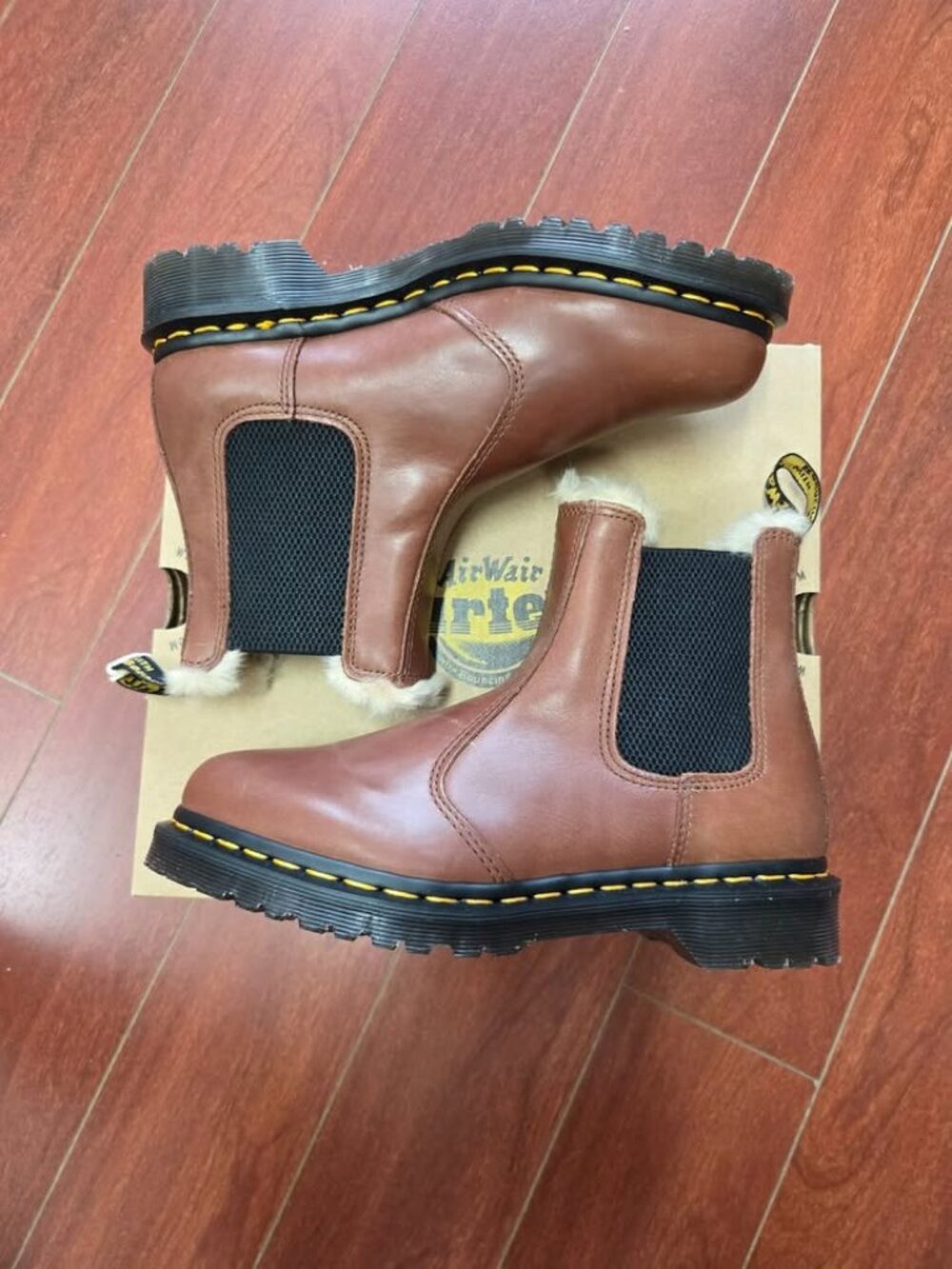 Dr Martens Women's 2976 Leonore Chelsea Boot - Tan